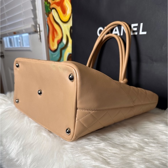 ๐๐ป๐๐ฉAuthentic CHANEL Beige Quilted Lambskin Leather Cambon Tote Bag. - Picture 7 of 17